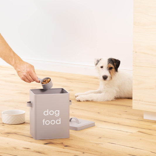 Navaris Contenedor Comida Perro - Set 1x Caja Pienso Perro de Metal y 1x Pala Medidora para Almacenaje de Pienso de Perro Mascotas - Contenedor Pienso Perros con Asa y Tapa - Gris